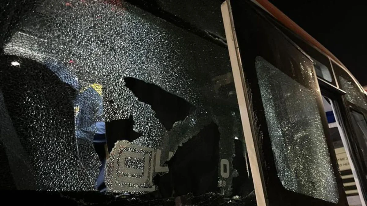 Apedrearon micros de Boca en la ruta rumbo a Mendoza: heridos y vidrios rotos tras el partido copero en Chile