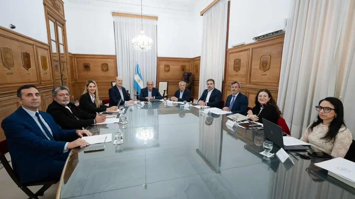 Cornejo viaja a Buenos Aires para participar del Consejo de Mayo y vuelve para recibir a Bullrich