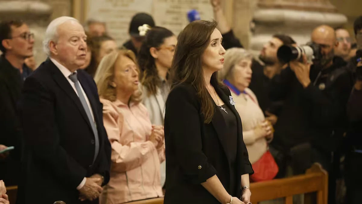 Abuchearon a Victoria Villarruel a la salida de la misa homenaje al Papa Francisco en Flores