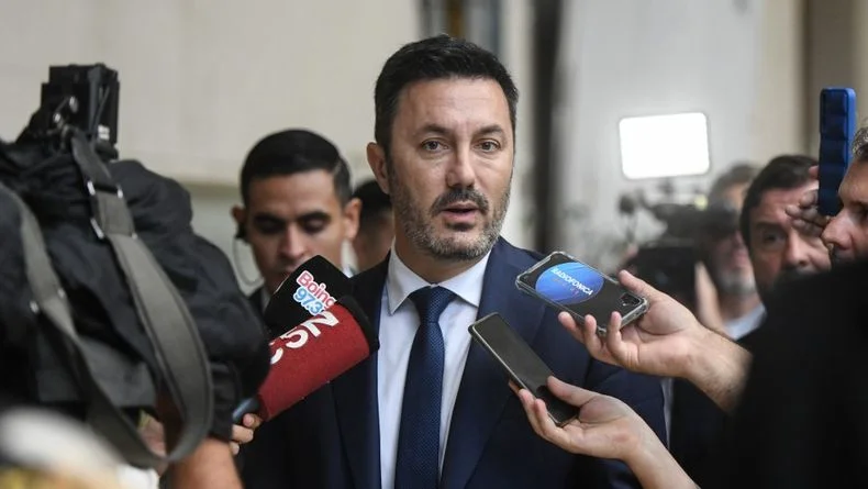 Luis Petri quedó envuelto en el escándalo de las coimas. 
