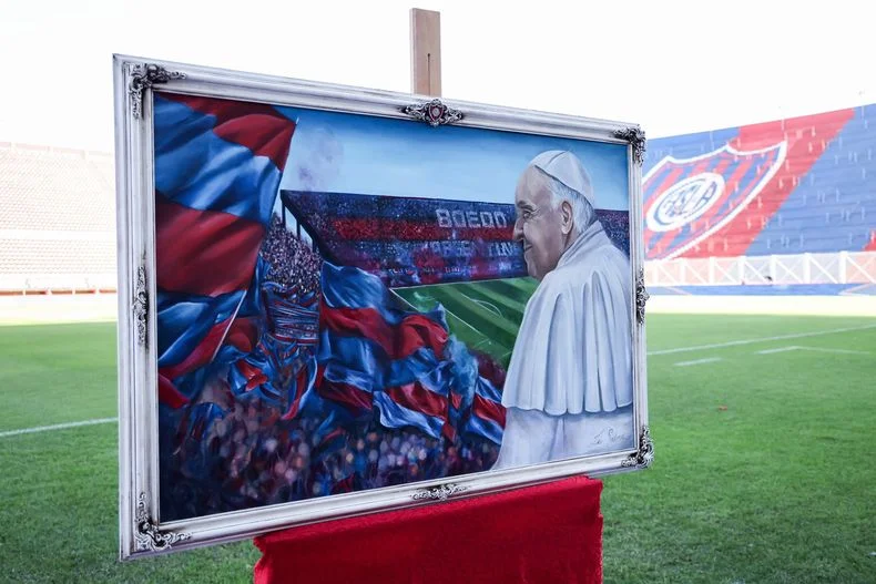 Homenajes al Papa Francisco, el hincha m&aacute;s importante de San Lorenzo.