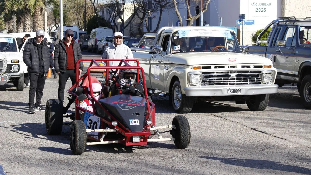 Autos antiguos formaron parte de una carrera de 'regularidad' en el Sur provincial