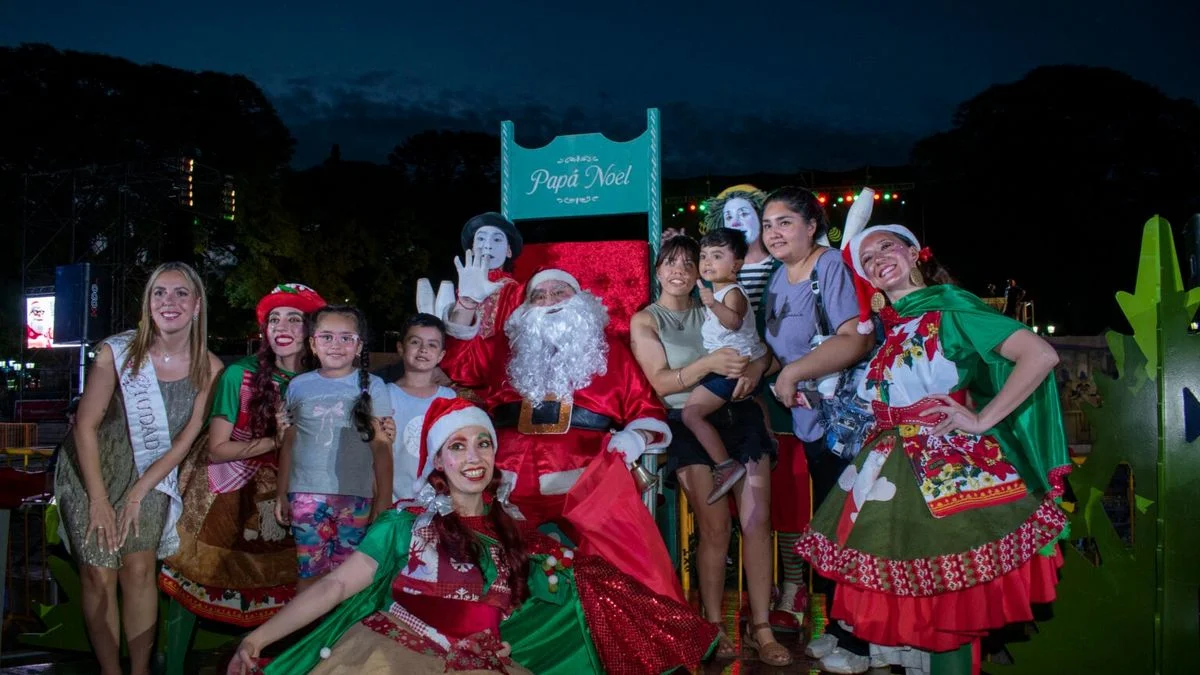 La Plaza Independencia entra en modo navideño con el show de la Sparkling Big Band