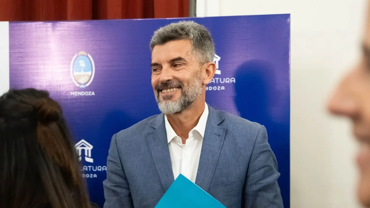 Sturzenegger elogió a un intendente por eliminar trámites: el pedido de Ulpiano Suárez