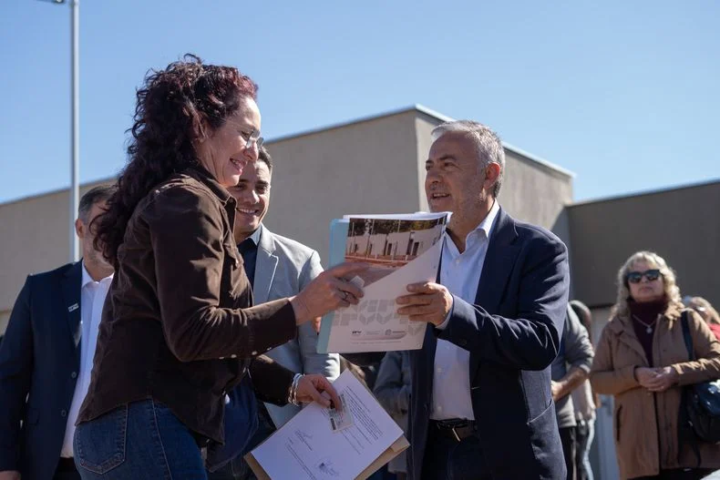 Cornejo destac&oacute; la inversi&oacute;n en obra p&uacute;blica como viviendas y espera que Javier Milei avance con reformas econ&oacute;micas.&nbsp;