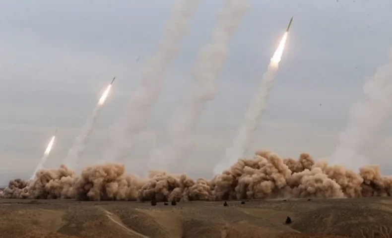 Misiles y drones de Israel e Irán cruzan los cielos en Medio Oriente. 