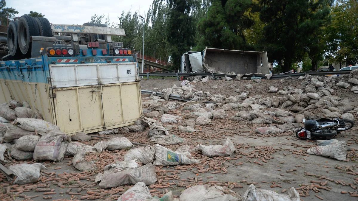 Un camión perdió el acoplado sobre el Acceso Este y un hombre resultó herido