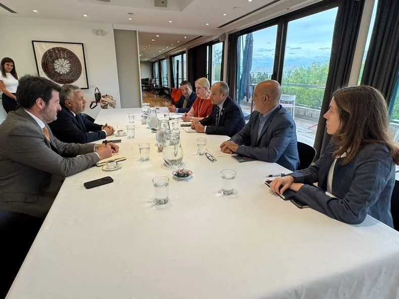 El gobernador Alfredo Cornejo habló de minería junto al embajador de Canadá en Argentina, Stewart Wheeler en su visita a Mendoza. 