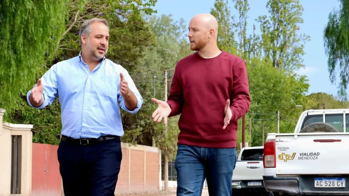 Dos intendentes anunciaron la inversión millonaria en la compra de máquinas
