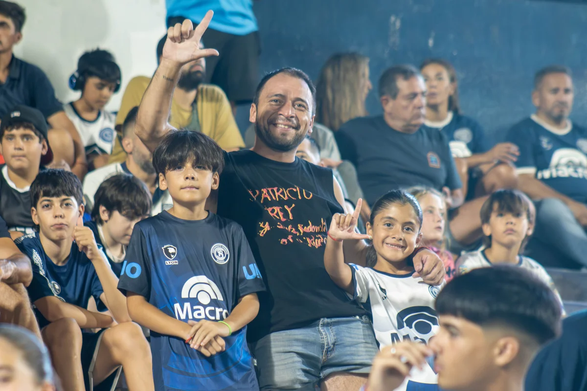Hinchada Independiente Rivadavia - Lepra (6).jpg