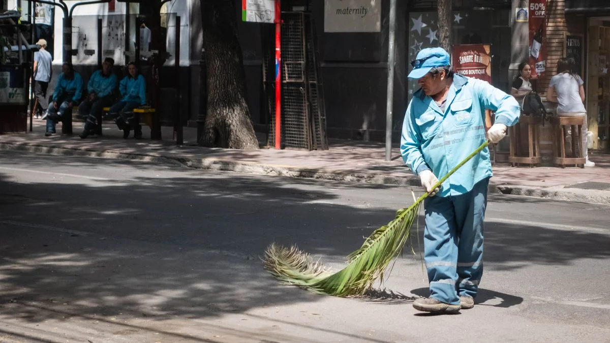 Empleados públicos: la mayoría de los municipios bajó la nómina pero en otras aumentó
