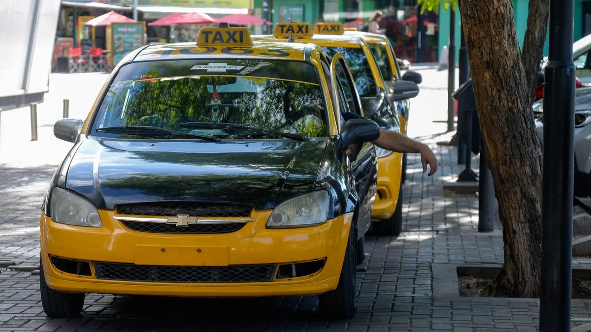 Aumentan las tarifas de taxis y remises en Mendoza: cuanto pasará a costar el servicio