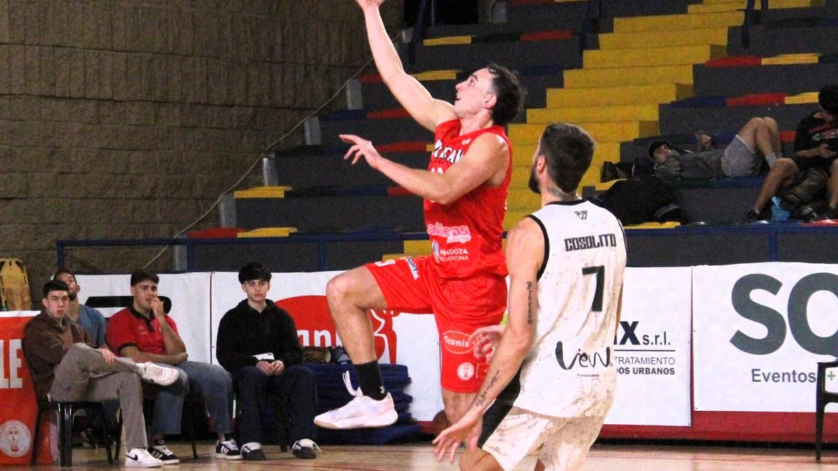 Huracán Las Heras cerró con triunfo y líder la fase inicial del Federal de básquet