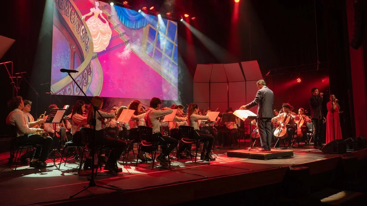 Tango en forma de orquesta: una puesta sinfónica, teatral y poética