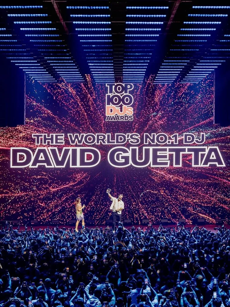 Así festejaba su galardón David Guetta.