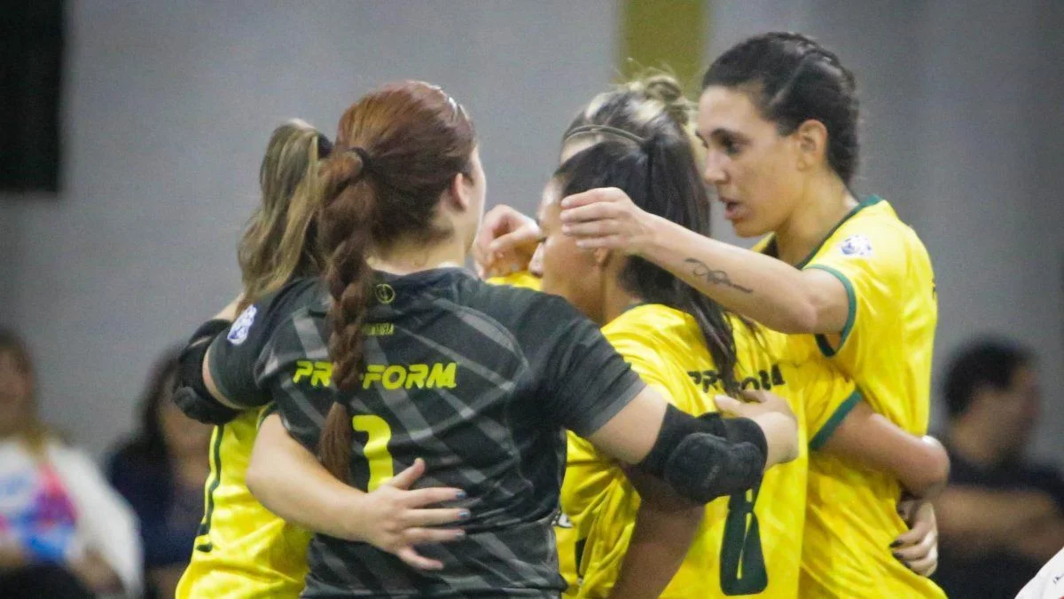 Fútbol de salón: el Apertura femenino está al rojo vivo