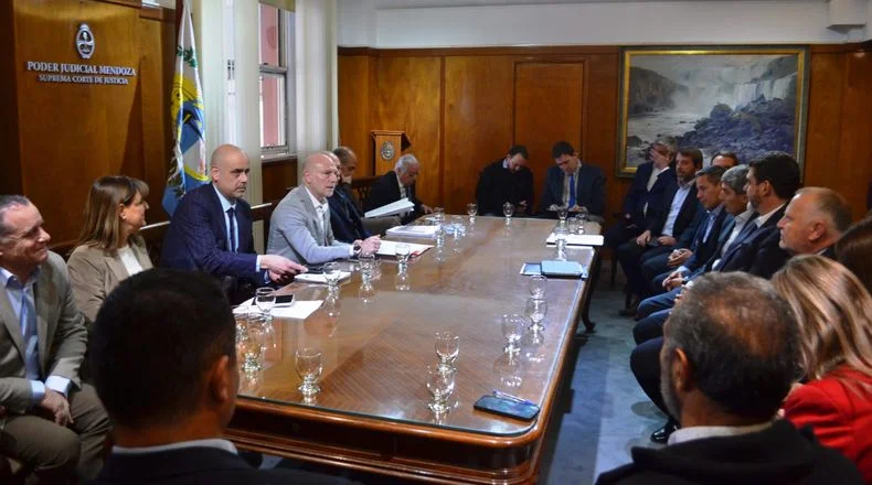 El Jury de Enjuiciamiento sentó a la Corte, diputados y senadores de distintos partidos políticos por el caso del juez Sarmiento. 