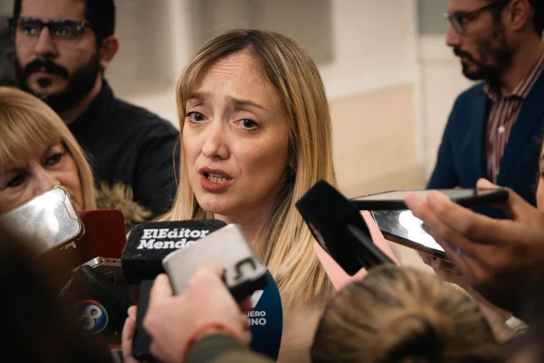 La senadora nacional Anabel Fern&aacute;ndez Sagasti present&oacute; un proyecto de ley para penalizar el uso de IA en pornograf&iacute;a sin consentimiento.&nbsp;