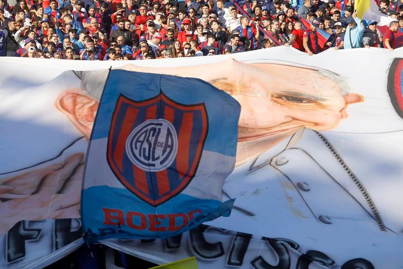 Homenajes al Papa Francisco, el hincha m&aacute;s importante de San Lorenzo.