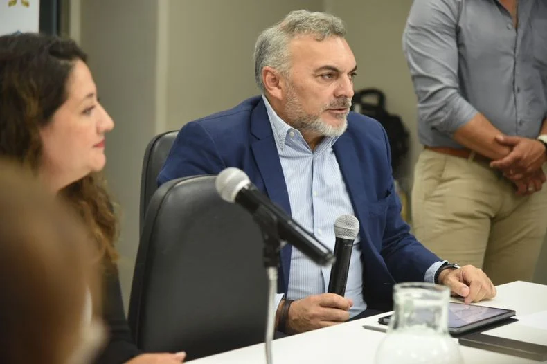 F&eacute;lix Gonz&aacute;lez, senador kirchnerista, durante la exposici&oacute;n de los gremios en la comisi&oacute;n de Hidrocarburos.&nbsp;