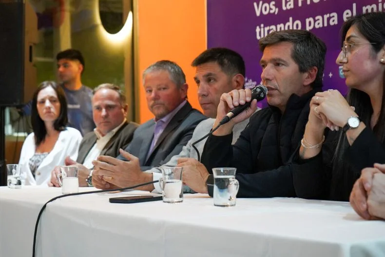 Lombardi, de la UCR y Correa Llano, de La Libertad Avanza, defendieron el ajuste y pidieron que la gente vote la alianza para profundizarlo aún más.
