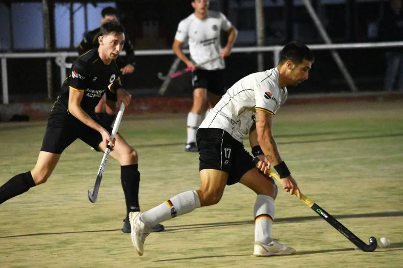 Alemán es líder con puntaje perfecto en el hockey sobre césped.
