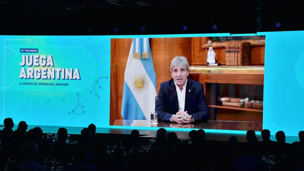 Luis Caputo negó una devaluación e insistió con las reformas laboral y tributaria
