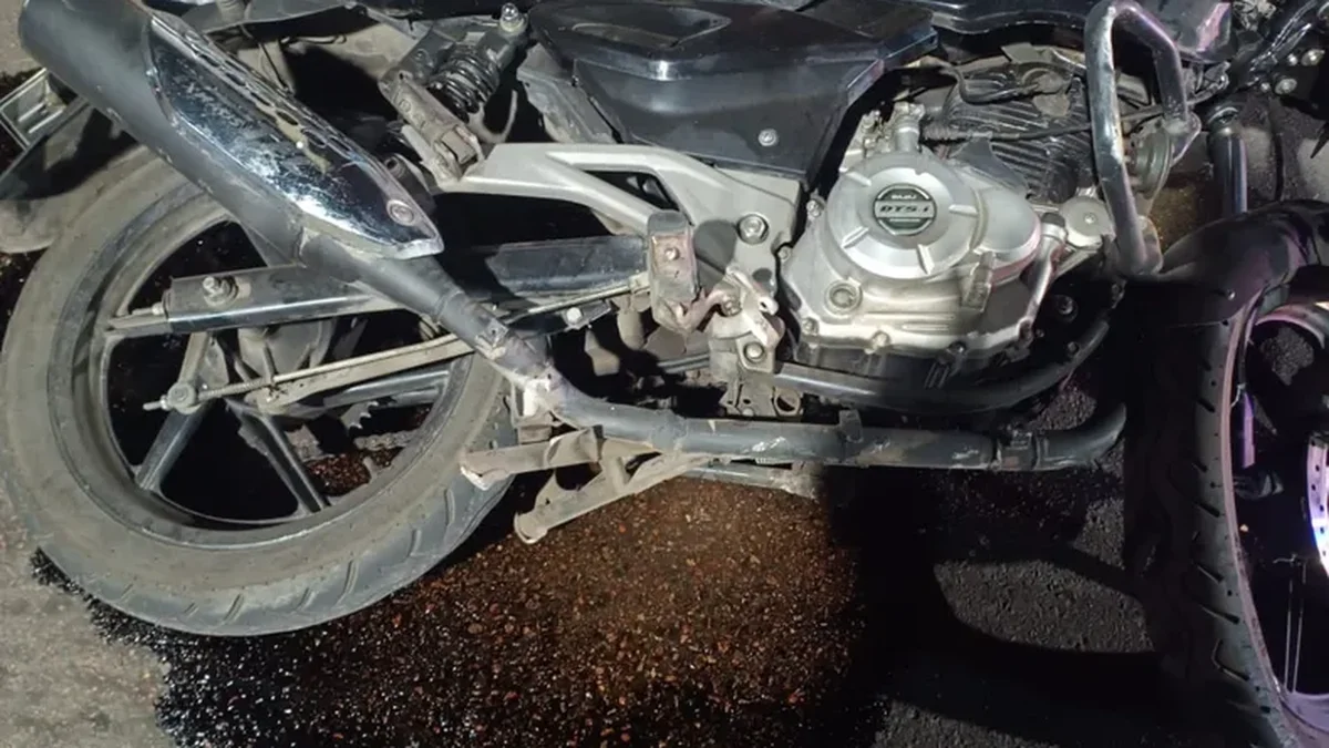 Murió tras caer de su moto y golpearse en la banquina en Maipú