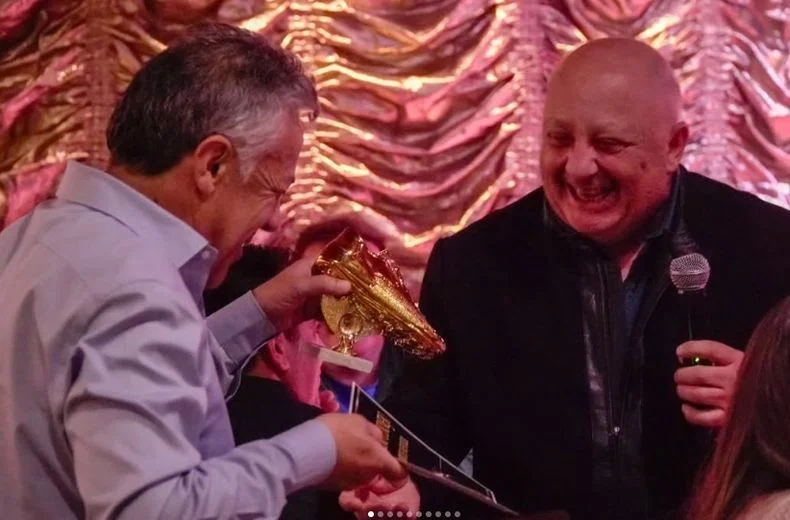 Alfredo Cornejo fue premiado por Omar Sperdutti en septiembre de 2023, un d&iacute;a que se los vio felices y cercanos.
