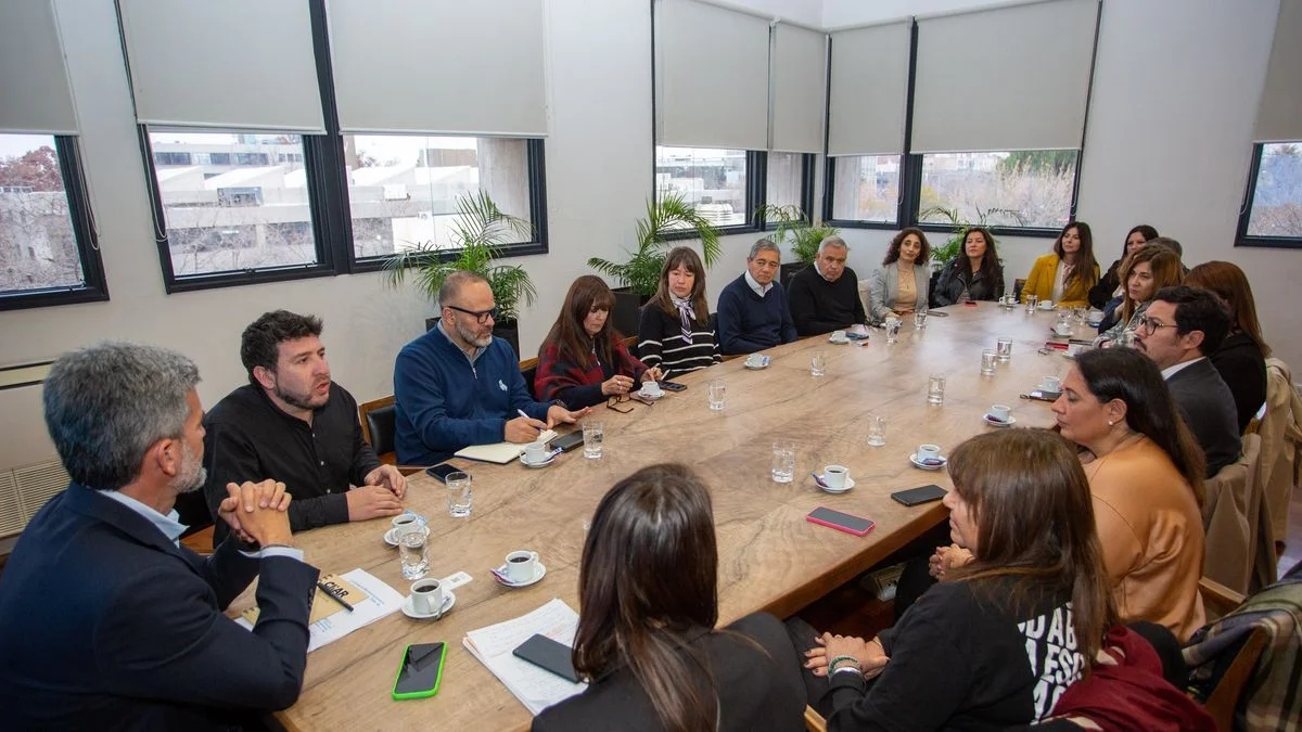 Ulpiano Suárez mantuvo reuniones con organismos para abordar la trata de personas