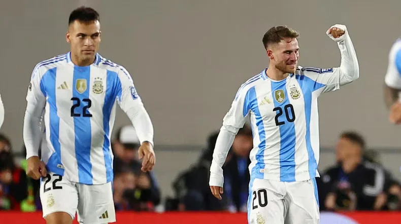 Lautaro Mart&iacute;nez y Alex&iacute;s Mac Allister, los dos futbolistas argentinos en el Bal&oacute;n de Oro.