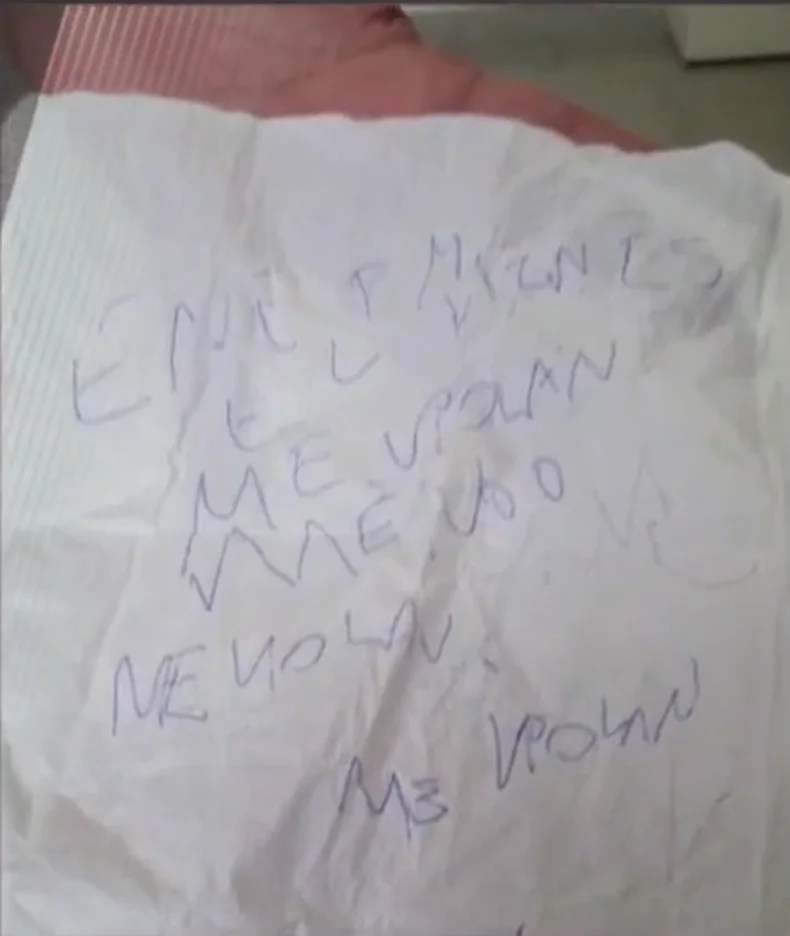 Uno de los papeles escritos por Evelyn Carrera. 