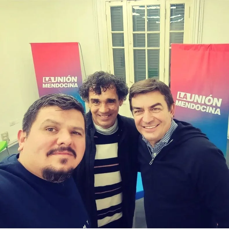 Germán Pérez junto a Mario Lima (hombre cercano a Daniel Orozco) y Omar De Marchi durante la campaña de La Unión Mendocina. 