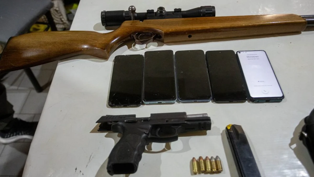 Megaoperativo con 13 allanamientos en el barrio 8 de Abril: detenidos y armas secuestradas