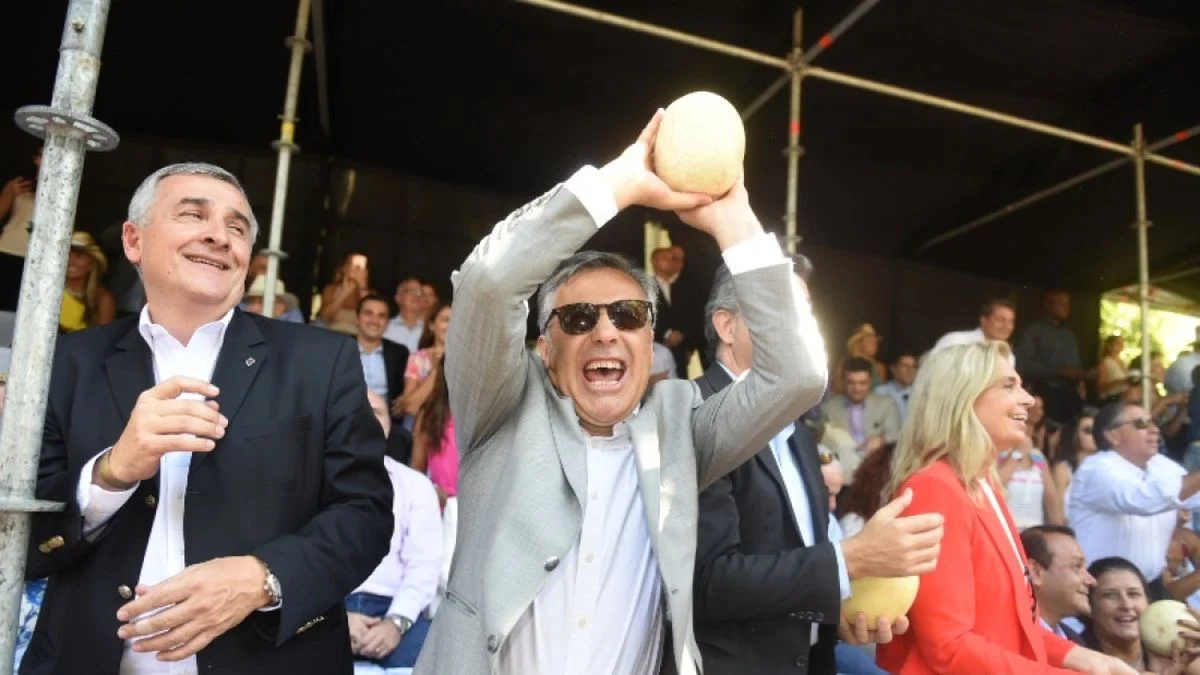 Gambeta a las protestas por la megaminería: Alfredo Cornejo sacó el palco oficial del Carrusel y la Vía Blanca