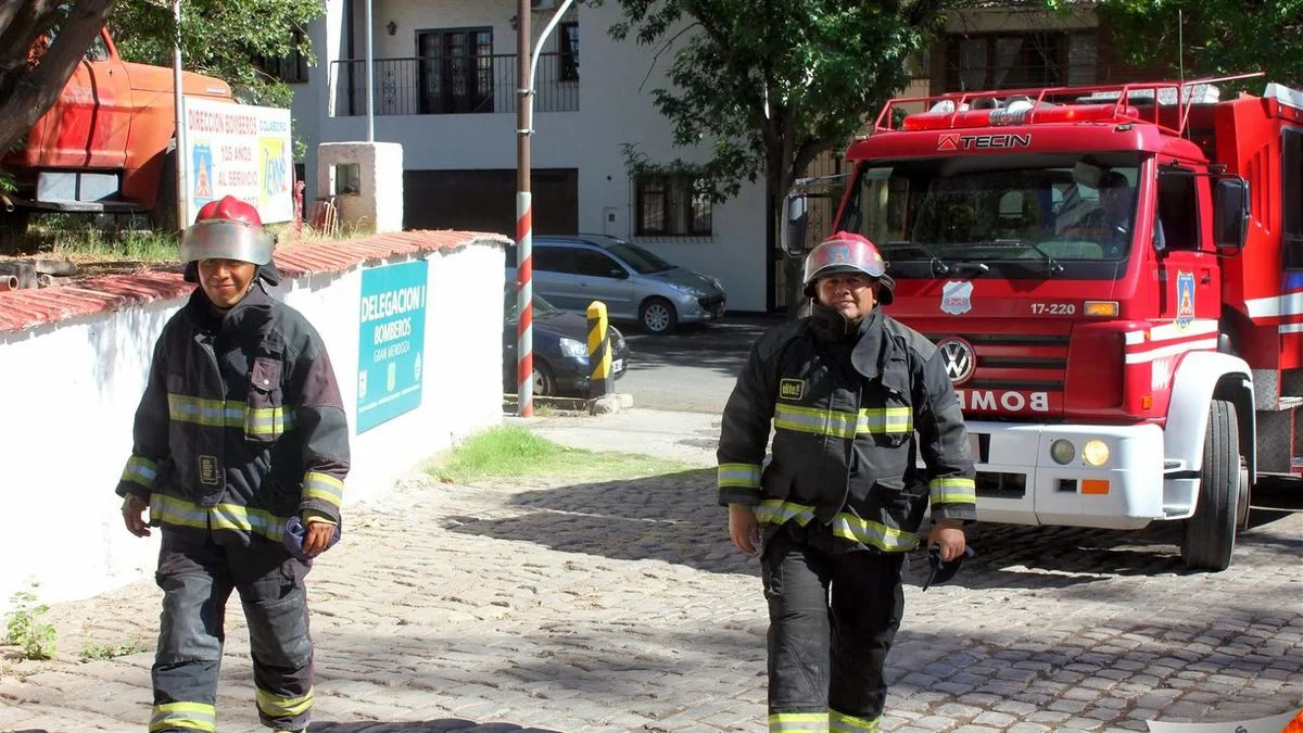 Incendio en San Rafael: por una estufa a leña, perdieron todo el cielo raso
