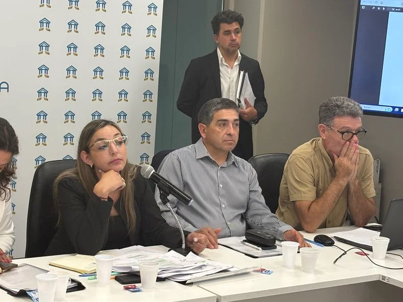 Yamel Ases, presidenta de la Comisión de Ambiente, junto a Walter Marcolini (LAC) y Gerardo Vaquer (Recursos Hidricos).  