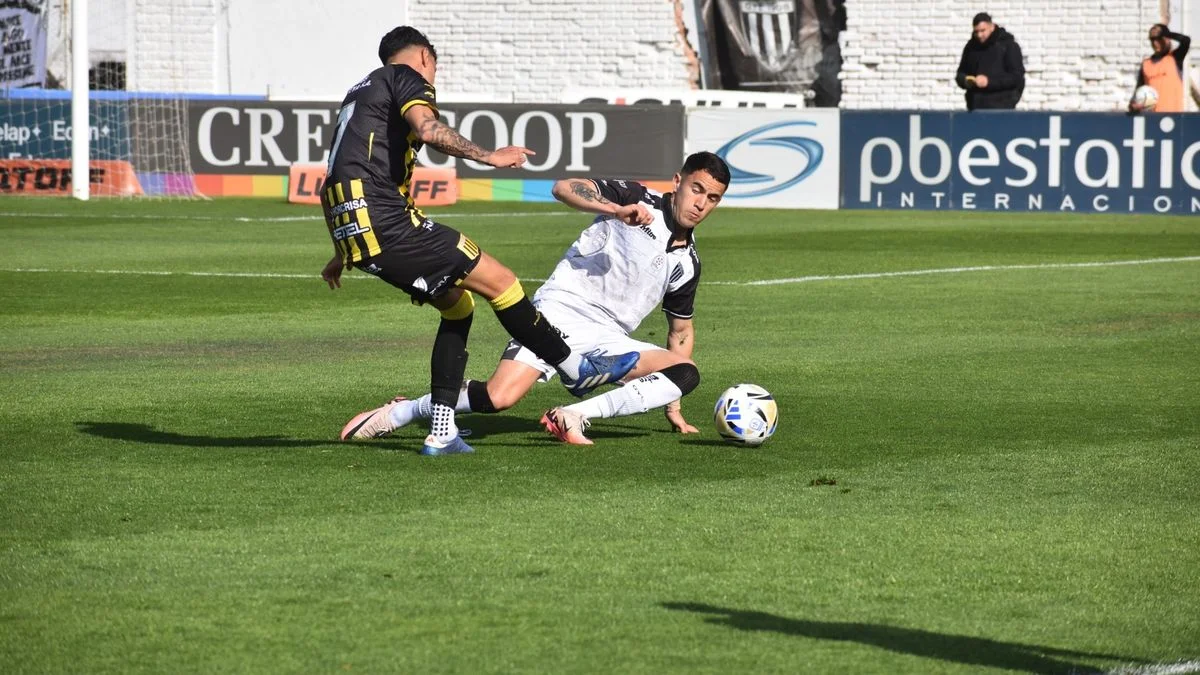 Gimnasia venció a Almirante Brown y manda en soledad en la Primera Nacional