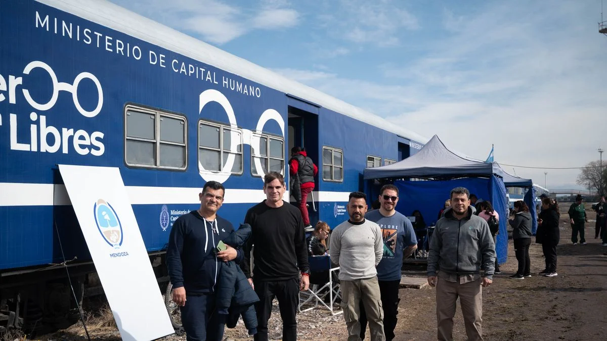 El Gobierno de Milei dejó de lado las críticas al tren y lo usa para la campaña electoral