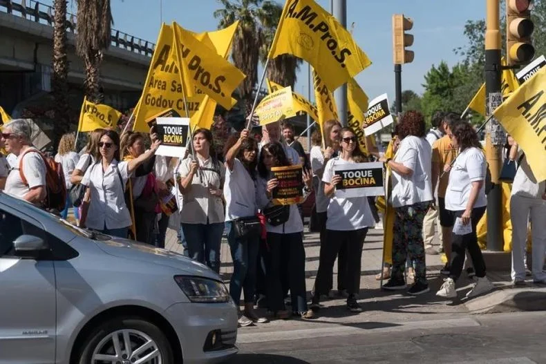 El gremio de profesionales de la Salud pedirá aumento salarial luego de conocerse el incremento de ATE que impactó en los salarios del Gobernador, funcionarios y legisladores. 