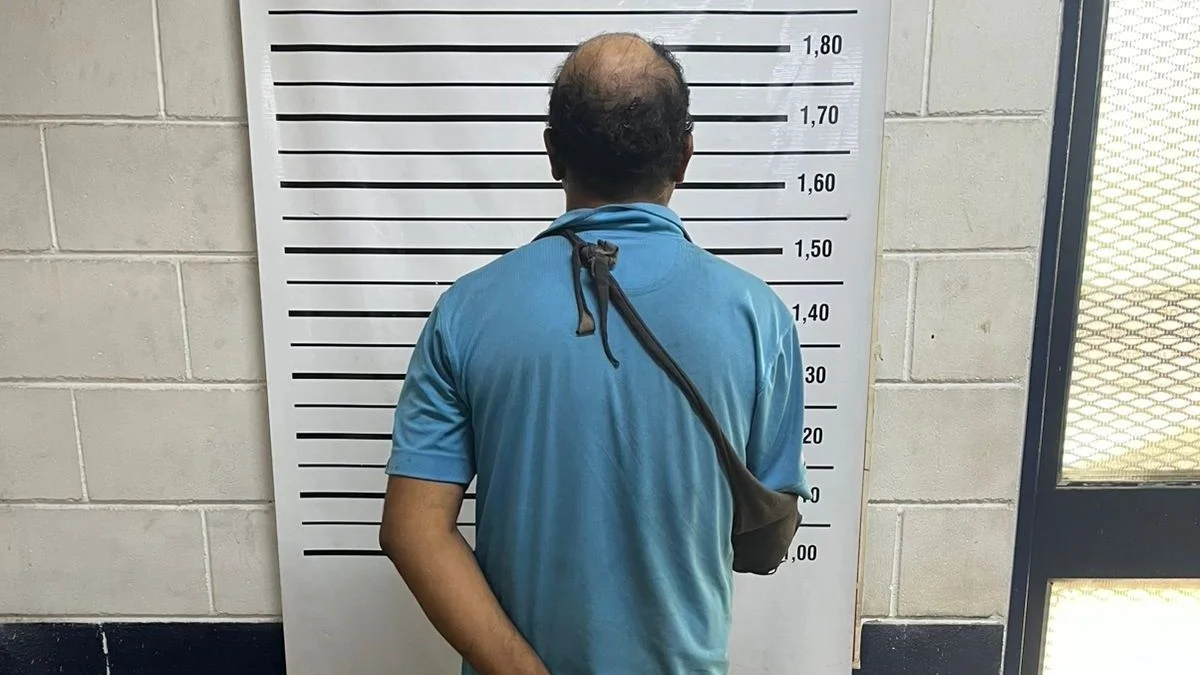 Fuga frustrada: un hombre quedó detenido tras intentar esconderse en una casa después de robar un celular