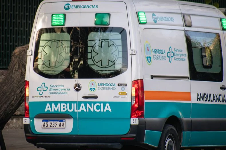 El adolescente fue trasladado en ambulancia a un hospital. Imagen ilustrativa. 