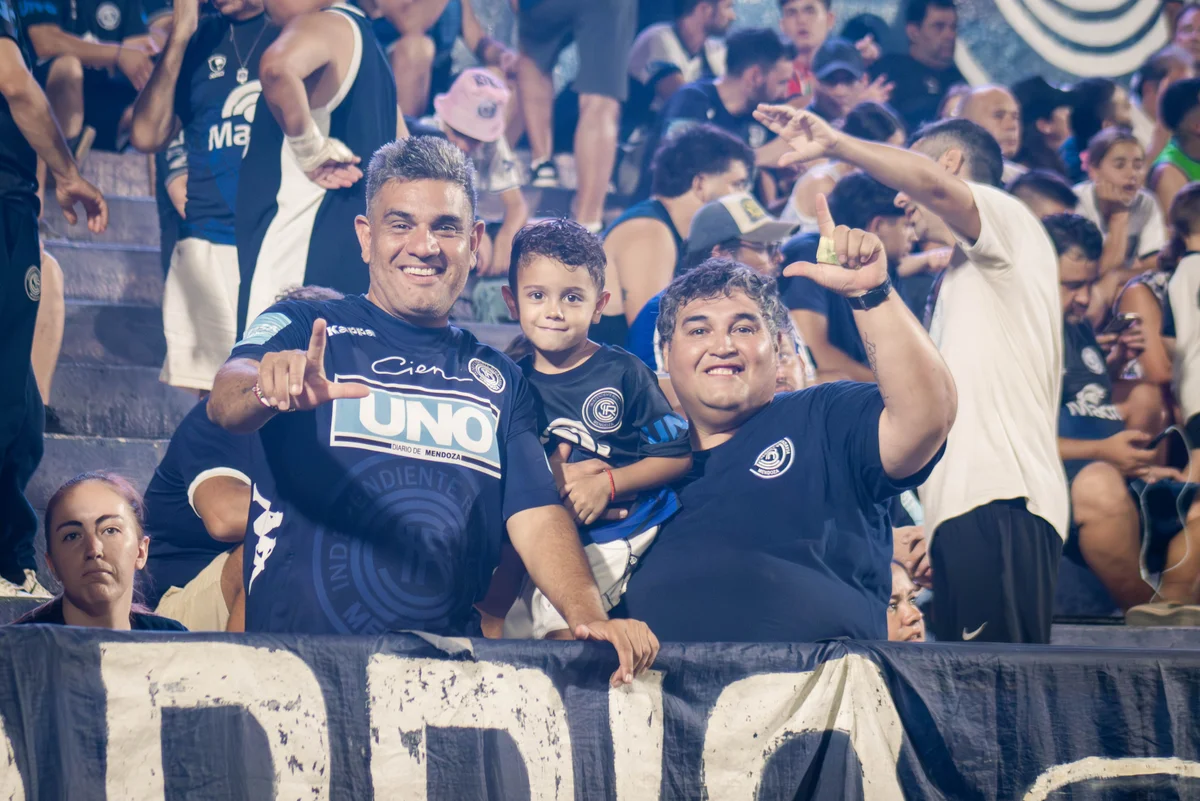 Hinchada Independiente Rivadavia - Lepra (7).jpg