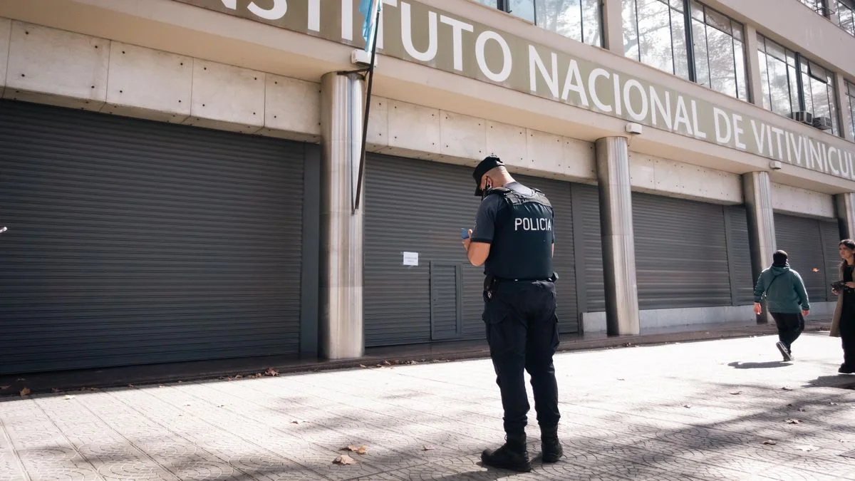 Conmoción en el INV: en medio de una protesta por el desguace un empleado se descompensó y murió