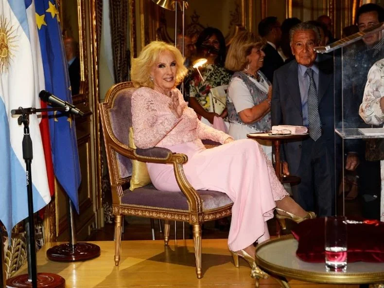 Mirtha Legrand fue condecorada con la Orden Nacional de la Legi&oacute;n de Honor de Francia