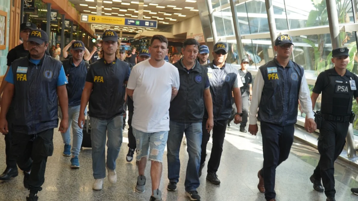 Expulsaron a un delincuente peruano del país: registraba más de 20 causas penales por robos reiterados