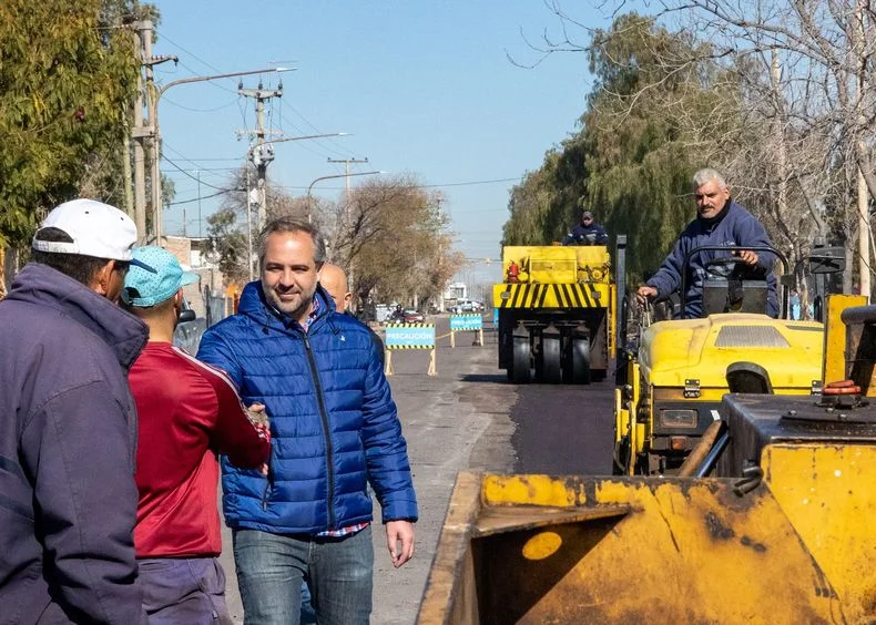 El intendente de Maip&uacute;, Mat&iacute;as Stevanato anunci&oacute; un plan para asfaltar 450 calles.&nbsp;
