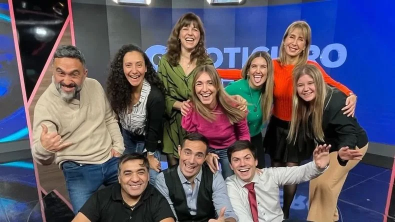 Parte del equipo de prensa de Canal 9 Televida.