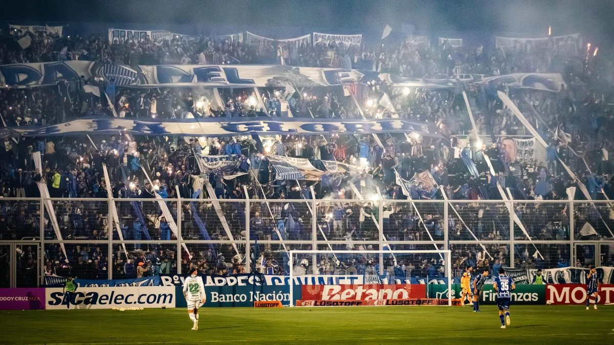 Los gigantes del fútbol argentino que pelean por quedarse con un jugador de Godoy Cruz