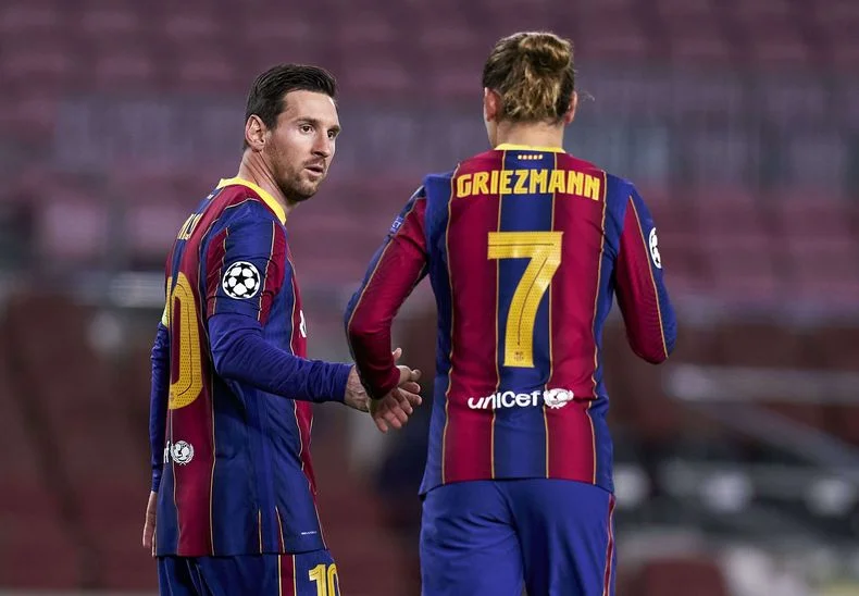Messi junto a Griezmann en el Barcelona.